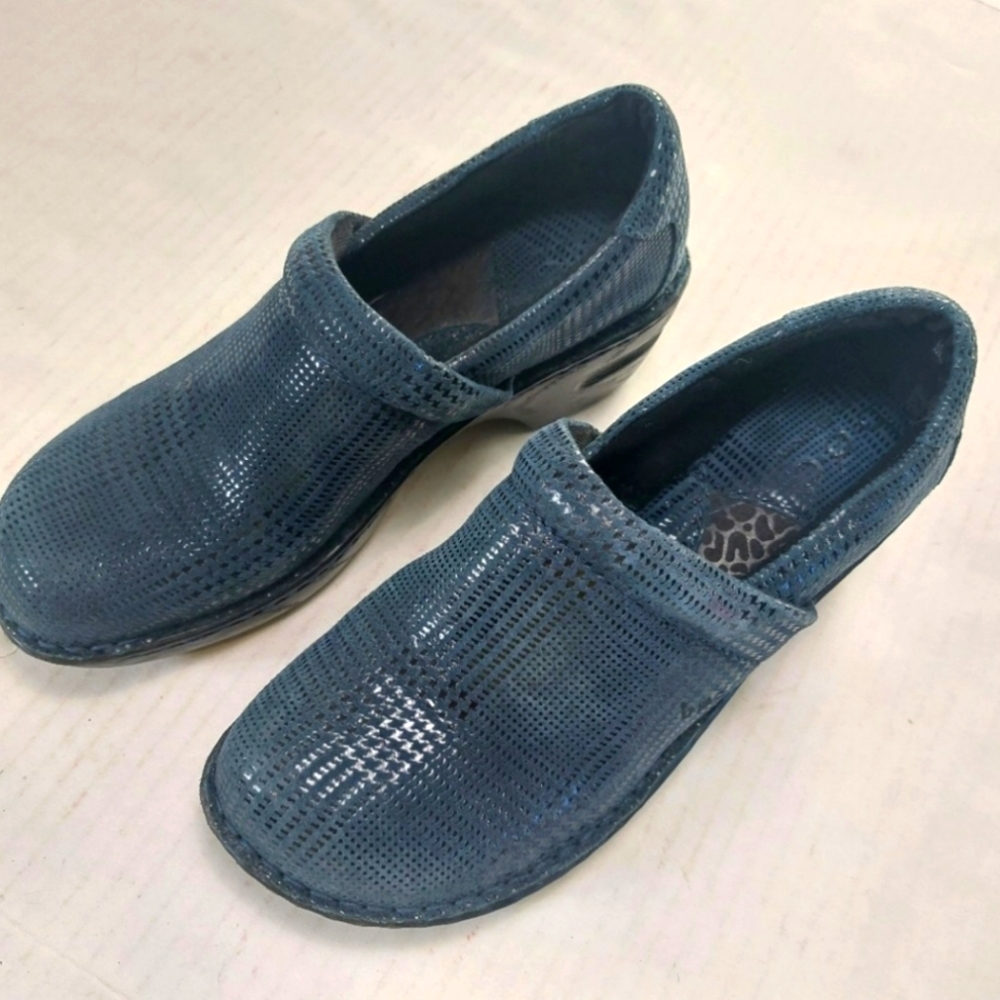 B.O.C Born Concept Women's Blue Metallic Peggy Clog Nursing Shoes Size 8.